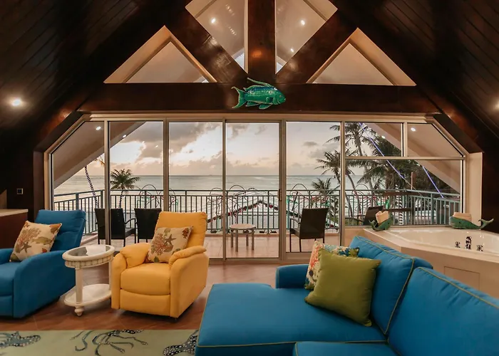 Surfrider Resort Hotel